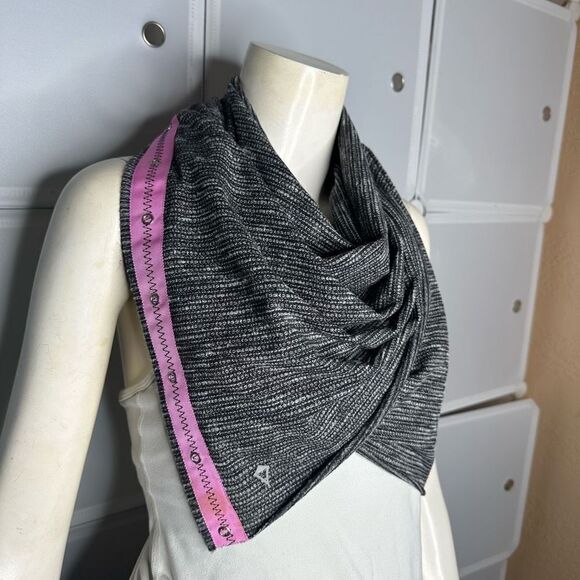 LULULEMON IVVIVA Village Chill Snap Button Infinity Scarf - Picture 2 of 9